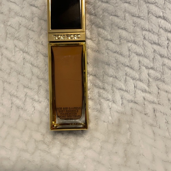 Tom Ford Other - Tom Ford Shade and Illuminate Foundation